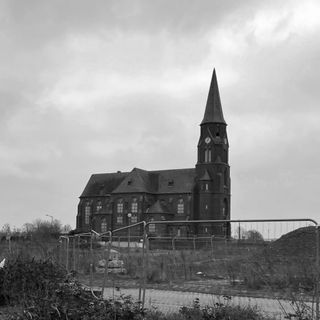 The vacated church in Manheim. All windows have been barricaded. In the front you see some construction fences.